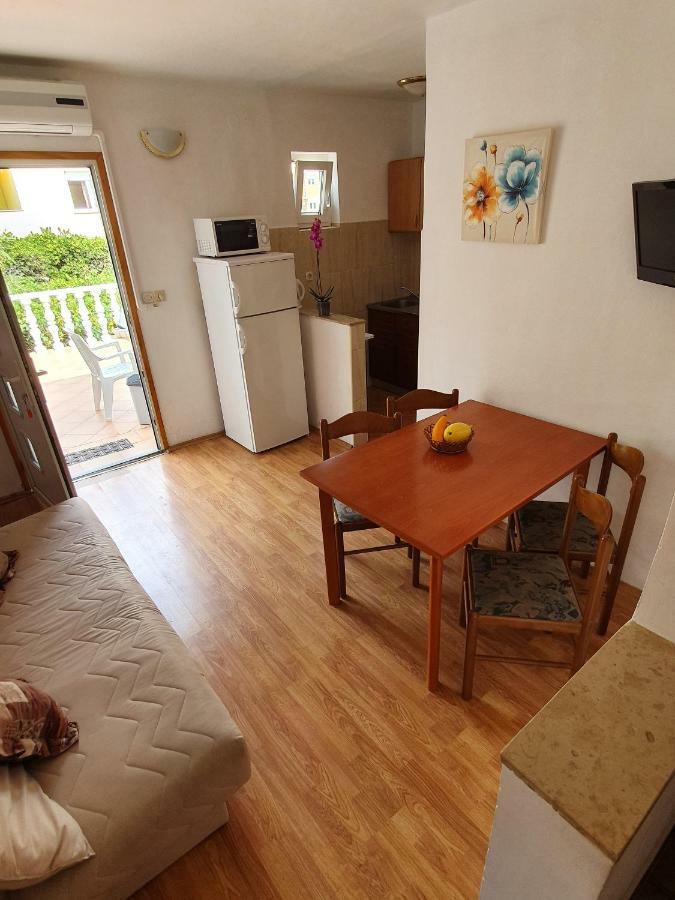 Apartments Slavica ラブ エクステリア 写真