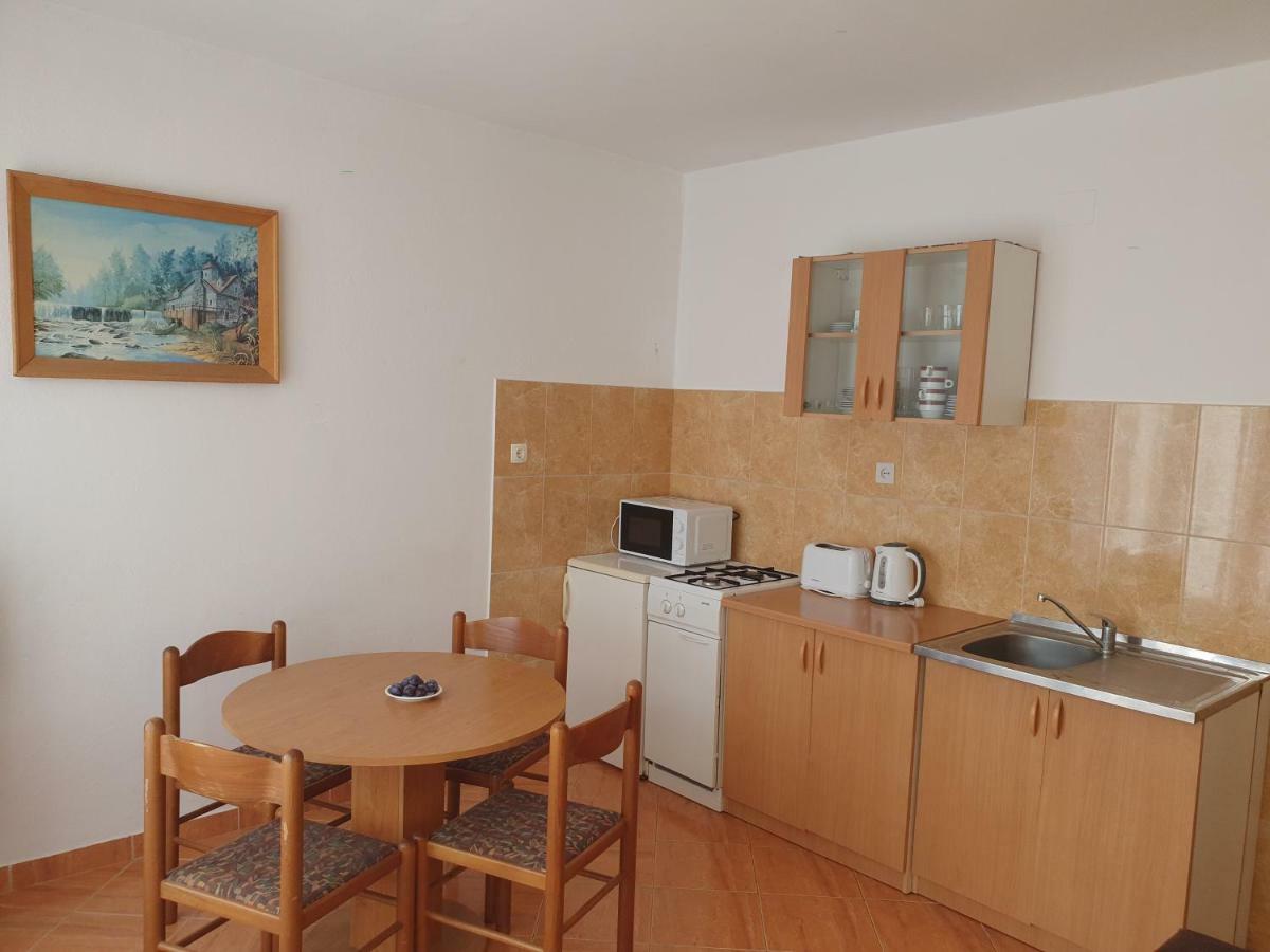 Apartments Slavica ラブ エクステリア 写真
