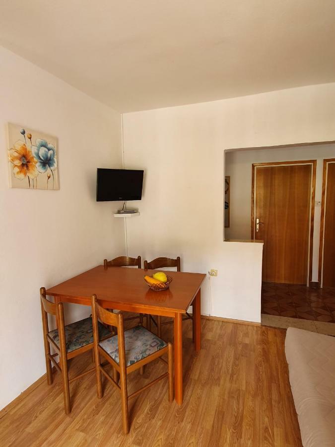 Apartments Slavica ラブ エクステリア 写真